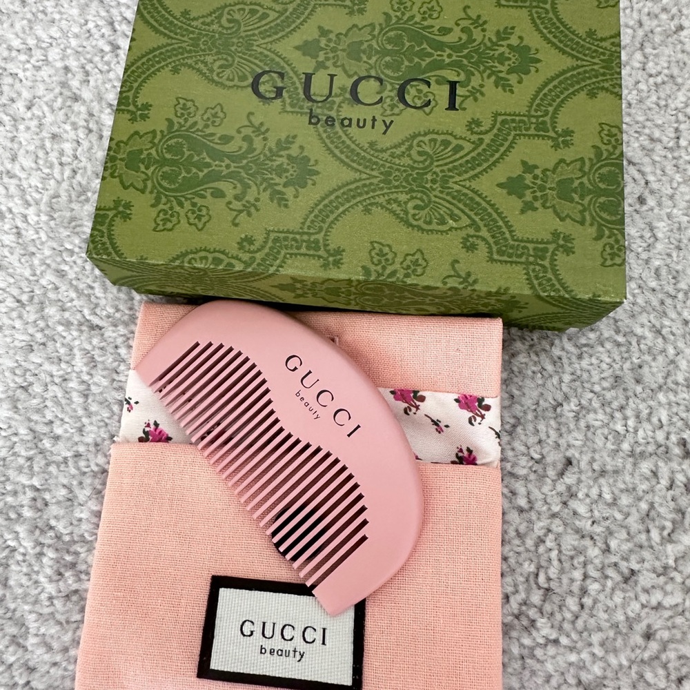 Gucci comb with case